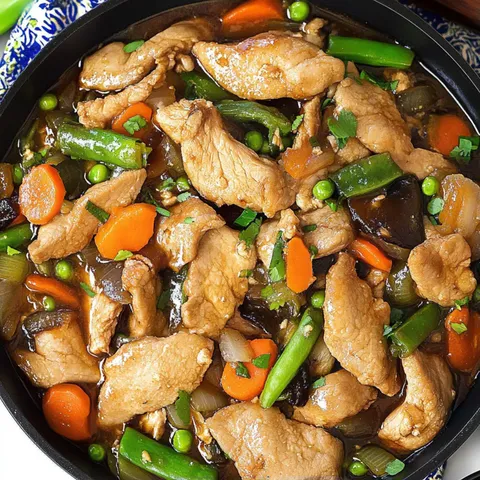 A bowl of chicken and vegetables.