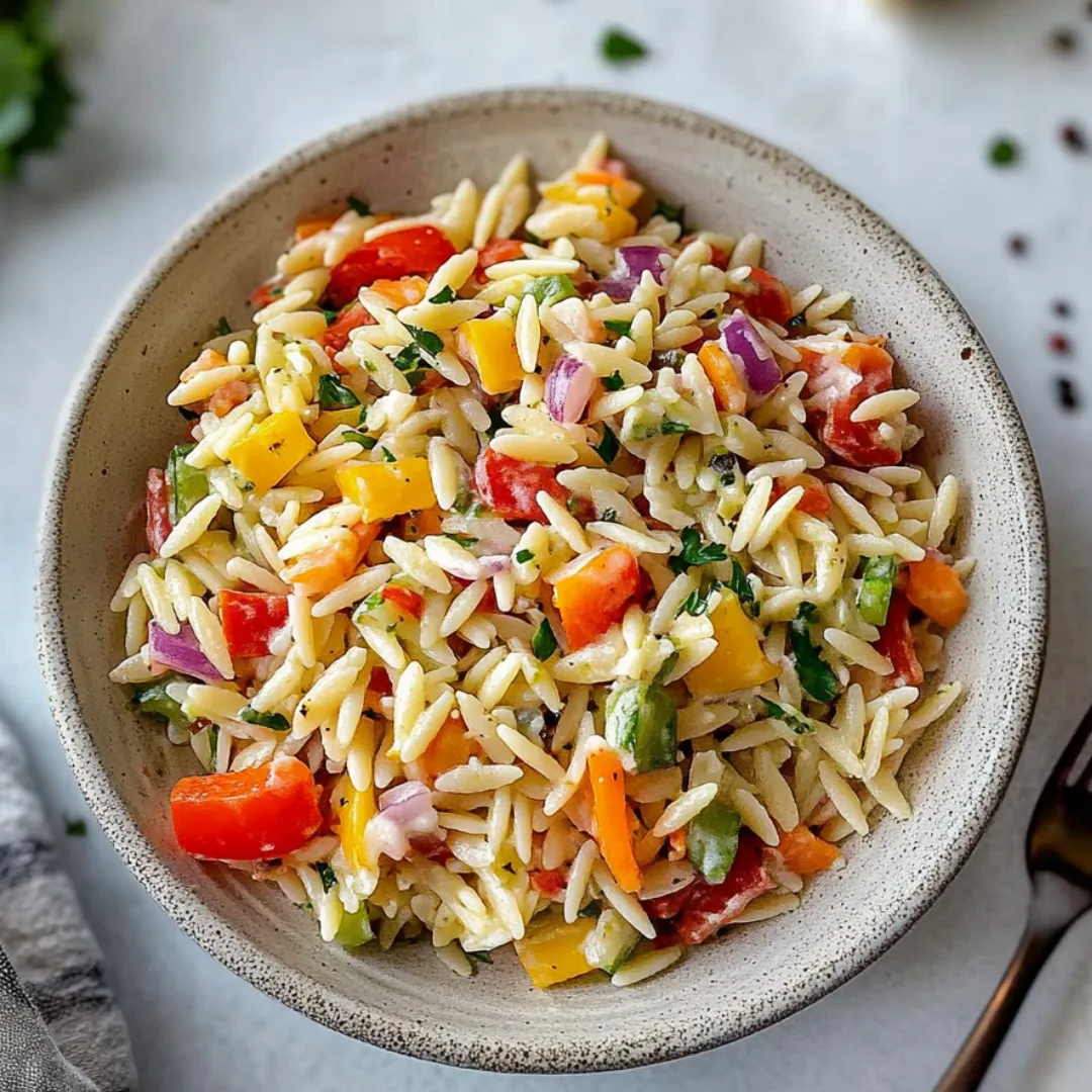 A bowl of pasta with vegetables.