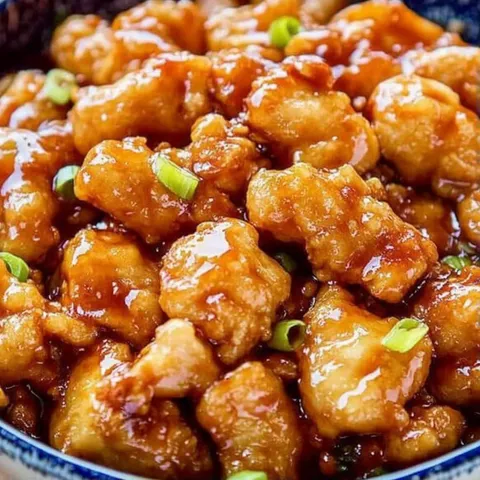 A bowl of chicken with sauce.
