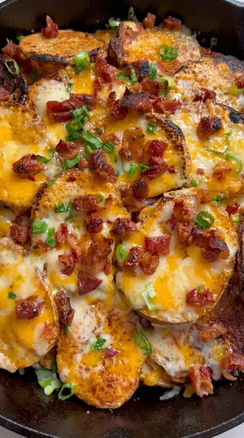 Bacon and cheese pizza.