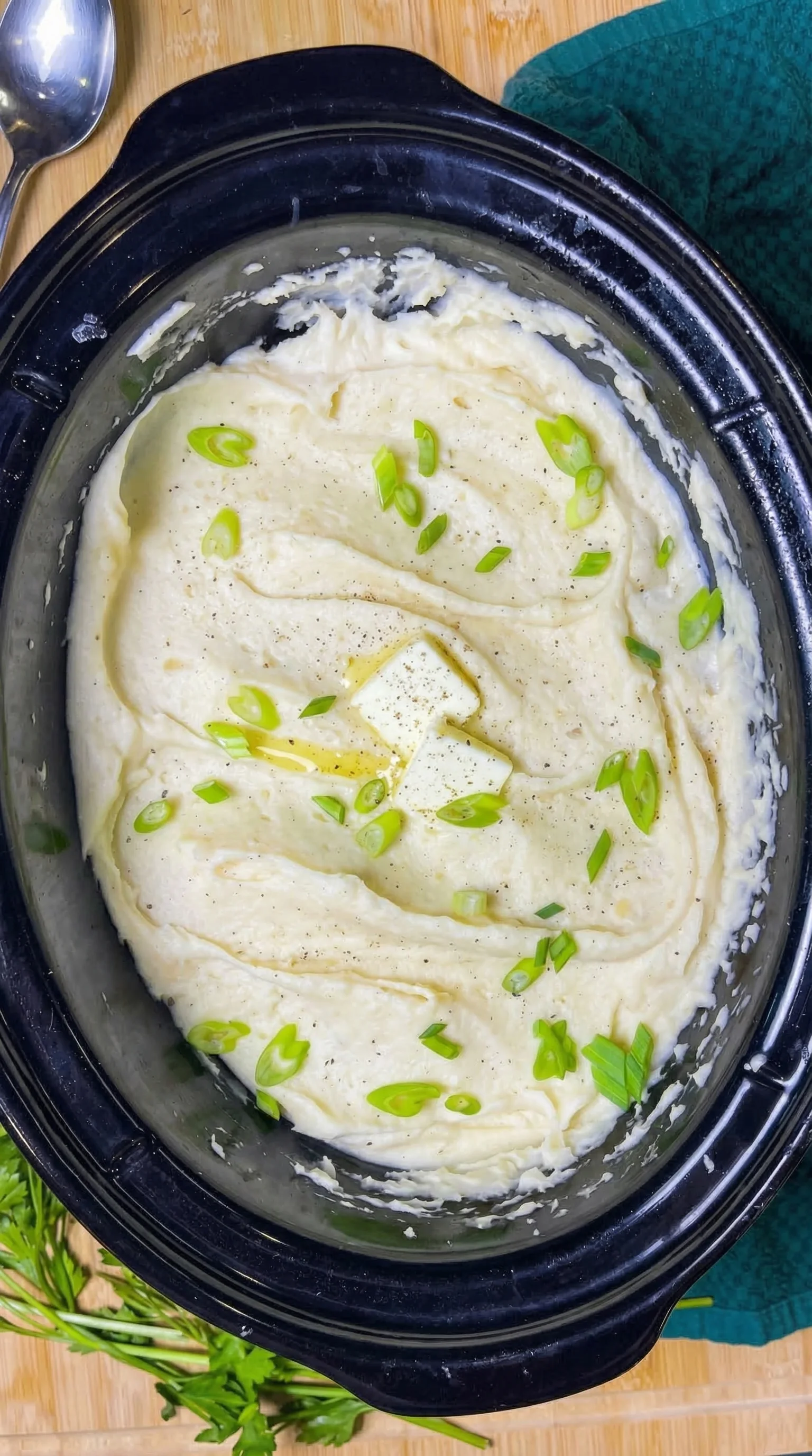 A bowl of mashed potatoes with green onions.