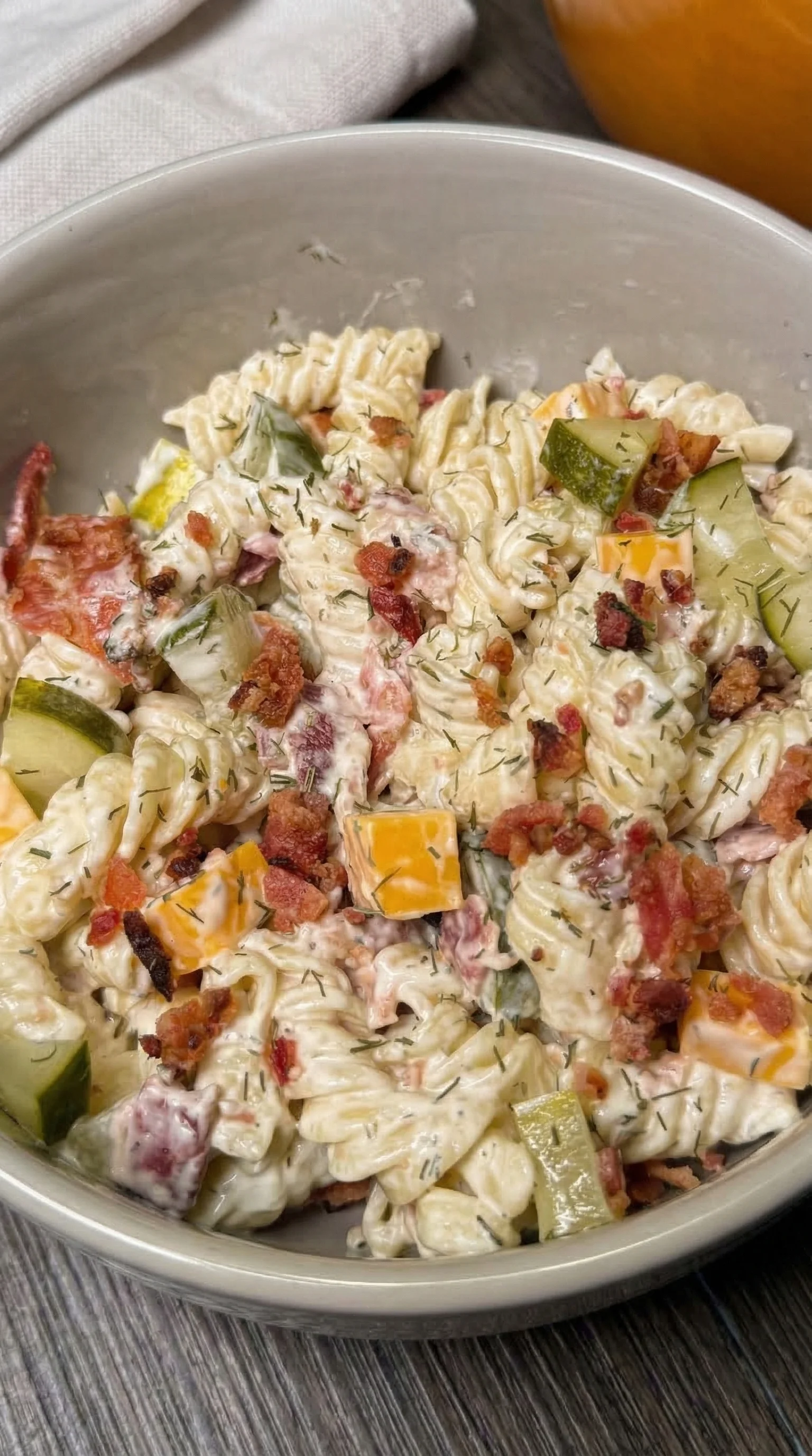 A bowl of pasta with vegetables and meat.